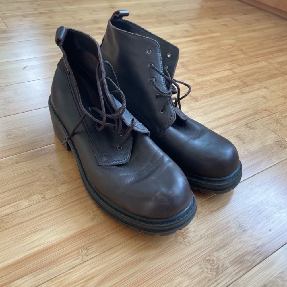Esprit - brown leather boots